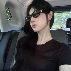 大屁股淫荡老婆喜欢穿丁字裤操逼
